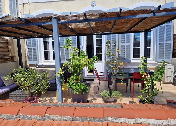 Superbe 2 Pieces Avec Grande Terrasse, Classe ***