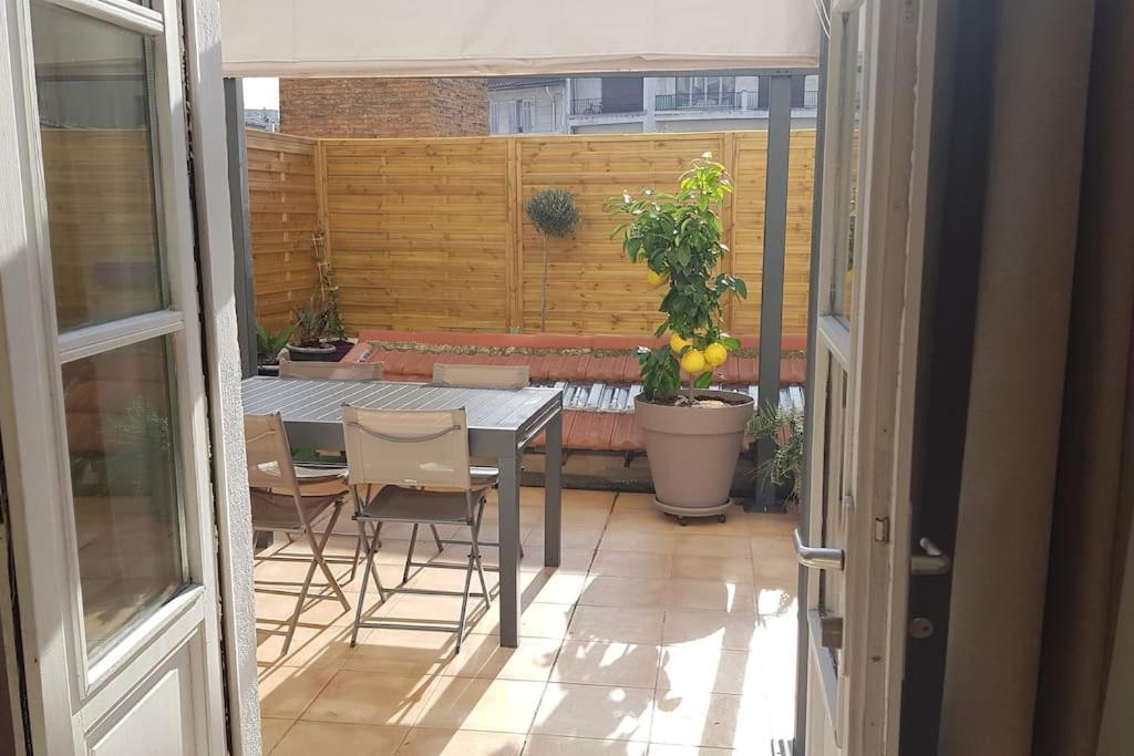 Superbe 2 Pieces Avec Grande Terrasse, Classe ***