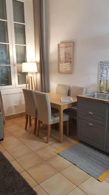Superbe 2 Pieces Avec Grande Terrasse, Classe ***